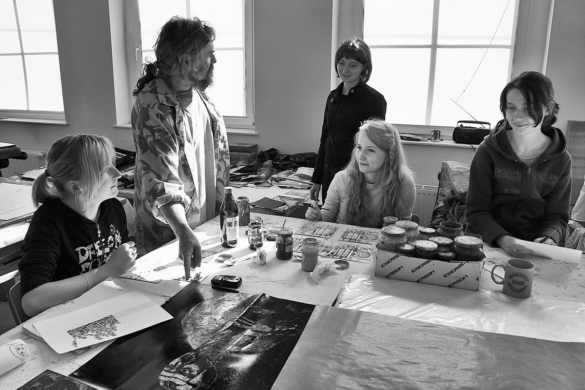 W pracowni Ogniska Plastycznego